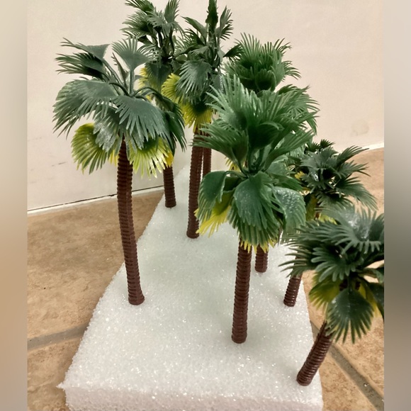 Variety Of Rainforest Palm Tree Set - Picture 12 of 16